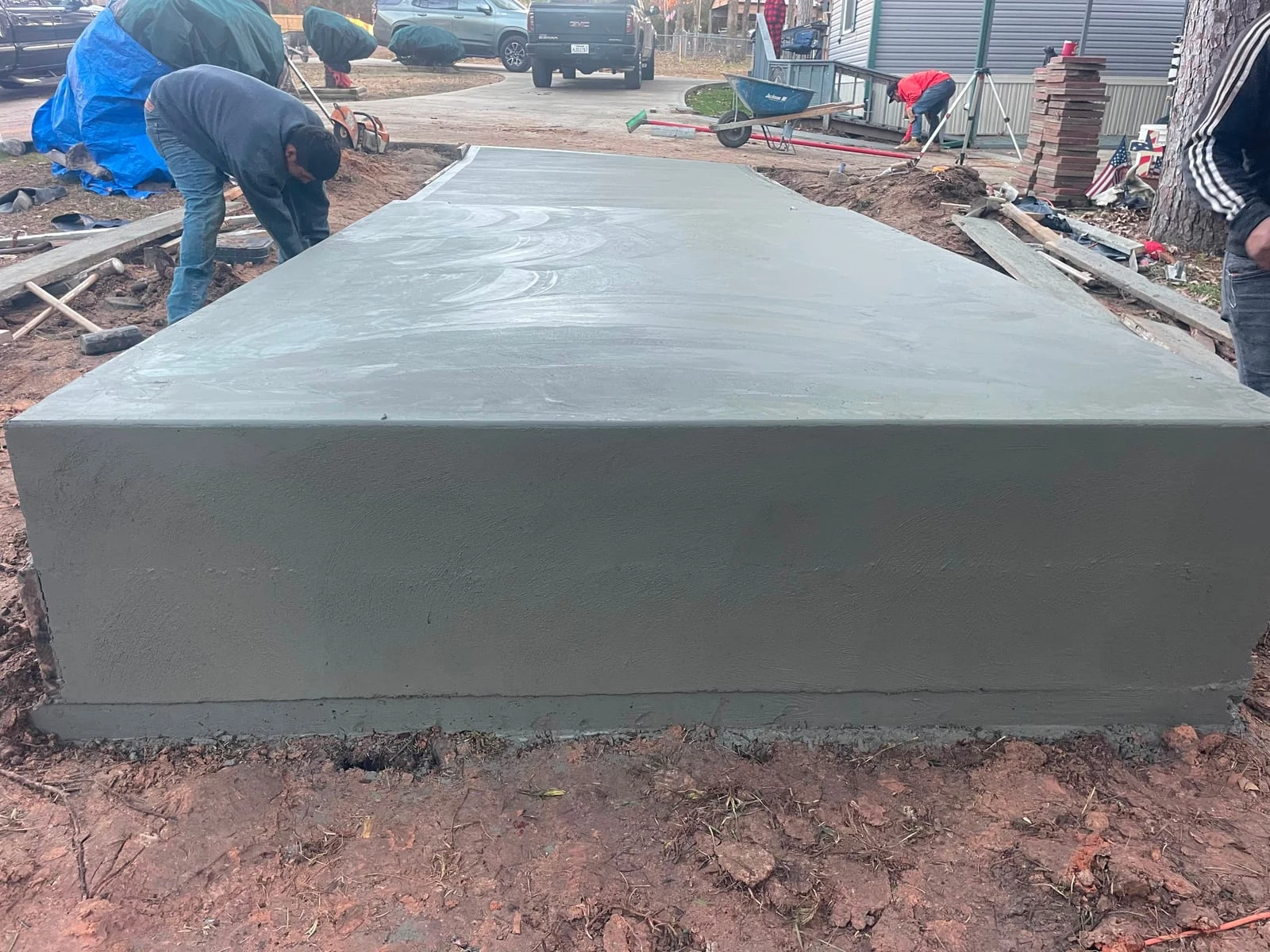 A cast-in-place concrete retaining wall by Santoyo’s Concrete